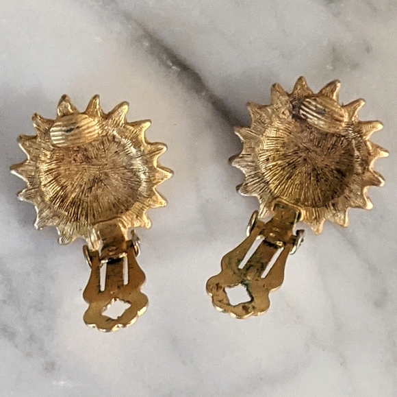 Vintage Gold Toned Sun Clip-On Earrings - Picture 4 of 8